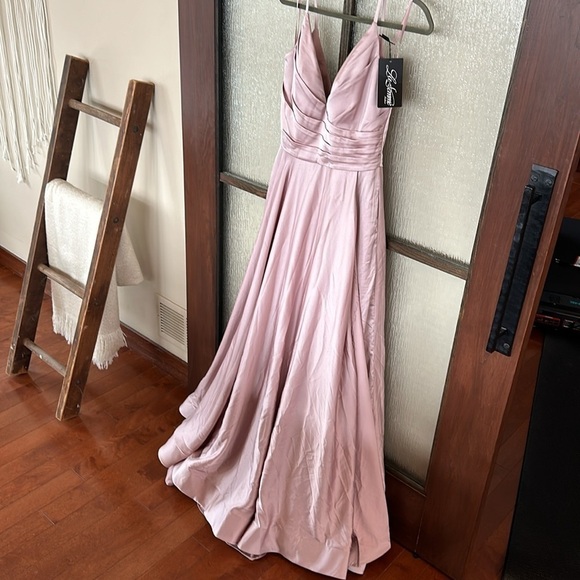 La Femme
Long Satin Dress with Side Slit and V Shaped Back size 8 - Picture 4 of 11